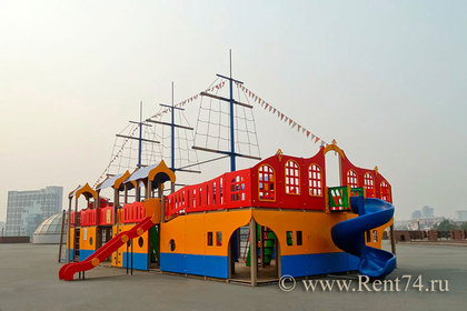 Детская площадка около Челябинского цирка