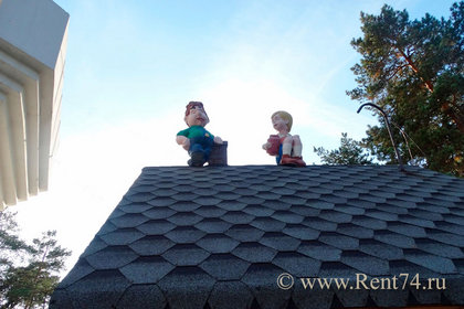 Малыш и Карлсон на крыше в парке Гагарина
