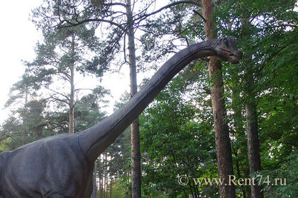 Скульптура Брахиозавра в парке Затерянный мир