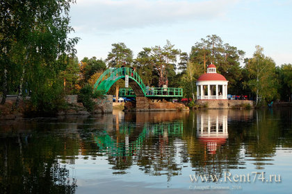 Мост Влюбленных и ротонда влюбленных в парке Гагарина
