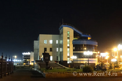 Здание автовокзала рядом с жд вокзалом в Челябинске