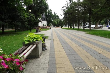 Екатерининский сквер - к памятнику Воинам освободителям города Краснодара