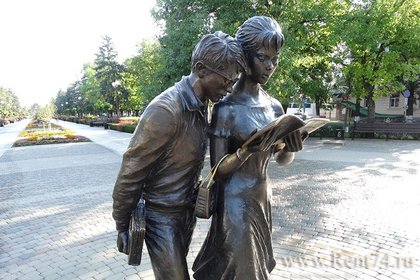 Краснодар: скульптура Шурик и Лида