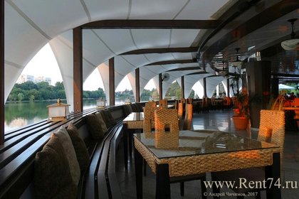 Ресторан Riviera на берегу озера Верхнее Покровское в Краснодаре
