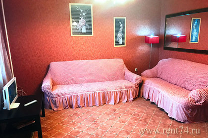 Два двуспальных раскладных дивана в гостиной