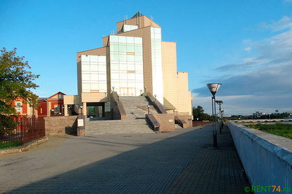 Набережная у Краеведческого музея в Челябинске